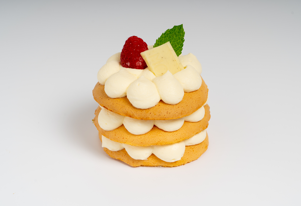 Naked_cake_witte_chocolade_framboos.png